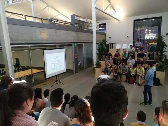 Charla de CLEAN CODE y SOLID el lunes, por parte de Juan Gomez
