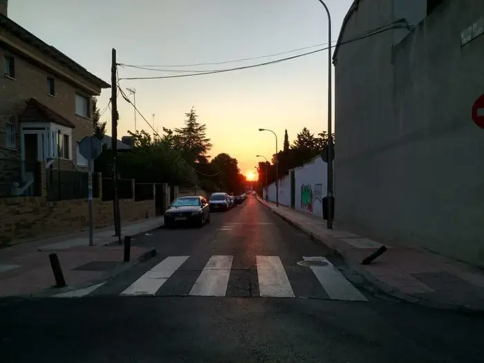 Así me saluda el sol cada día al salir de casa