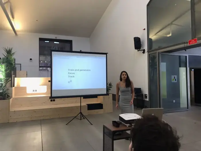 Ana durante su exposición