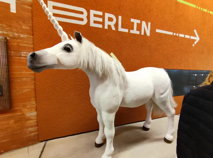 El unicornio que pusieron en la sede de Taxfix cuando la valoraron en +1M€